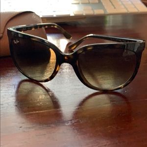 Ray-Ban sunglasses model rb 4126 color 710/51